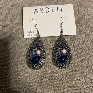 ❤️BUY 2 OR MORE PIECES OF JEWELRY 3.00 EACH ❤️BRAND NEW ❤️ 2.5 inch earrings